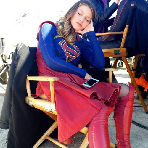 dailysupergirlcbs:aliadler: Everybody wake up! Half an hour until an all new #SUPERGIRL #supgirl @me