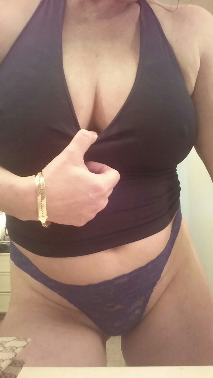 shyagain:  Bc i feel sexy and i like to show it ✌