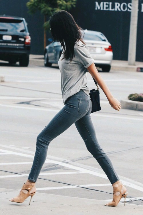 fabfashionfix:  Go for skinny jeans. 