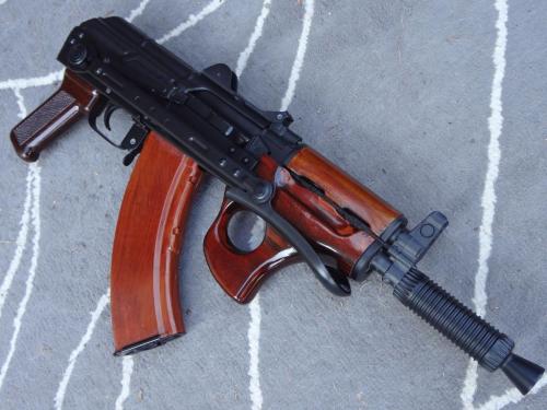 cerebralzero:  gun-gallery:  Customized Polytech Underfolder - 7.62x39mm  Hnnng