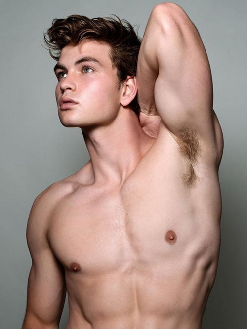 sogoodco:Benjamin Selleck