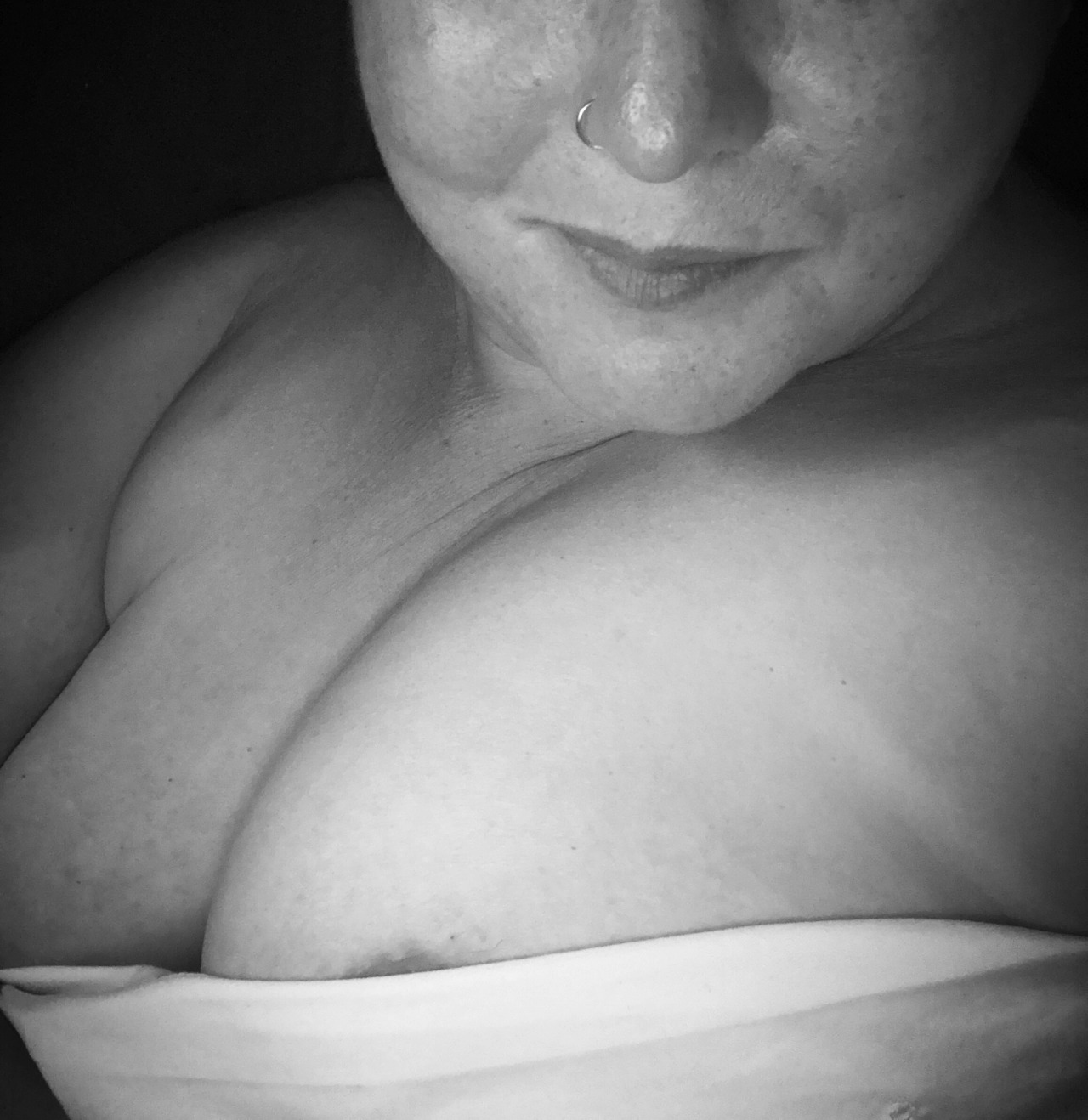 oldandbearded:curvygirl1972:Sweet dreams… Sexy 