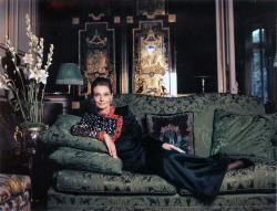rareaudreyhepburn:Audrey Hepburn photographed