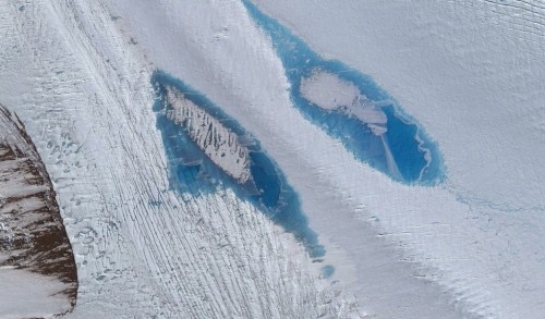 earthstory:East Antarctic Melt PondsAntarctica is divided into two sections by the Trans-Antarctic M