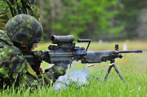 militaryarmament:  Soldiers with the Canadian Division Support Base Detachment Aldershot, during a w