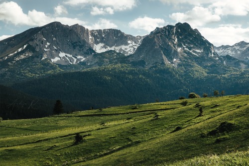 oneshotolive:  Durmitor, Montenegro [2048x1365]