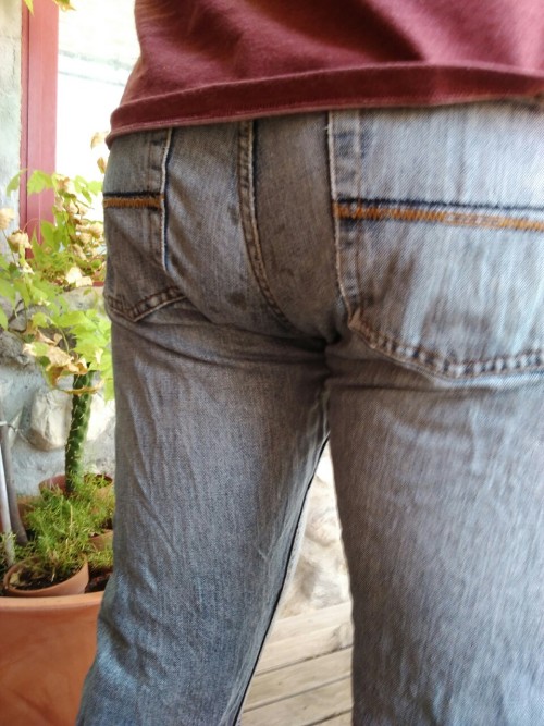 nous207:  Poo & pee without diaper ! 