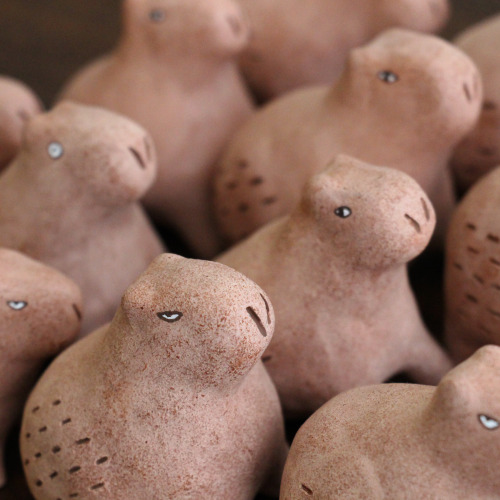 Capybaras handmade clay figuresAvailable on 4 March 10PM (Hong Kong Time)Also some originals drawing