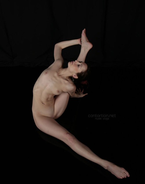 http://activegirls.tumblr.com/post/138541282633