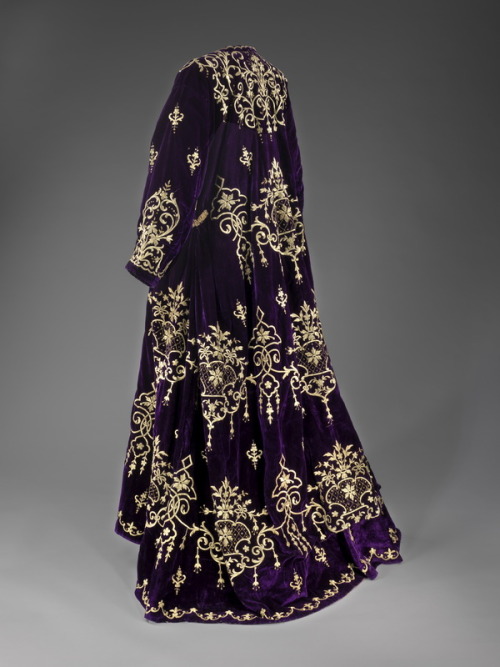 fashionsfromhistory:Wedding DressEarly 20th CenturyEdirne, TurkeyIsrael Museum