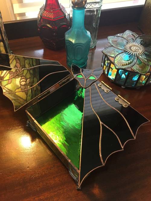 literalliterature:sosuperawesome:Stained Glass Bat Jewelry BoxesThe Glass Hive on Etsy [ID: Several 