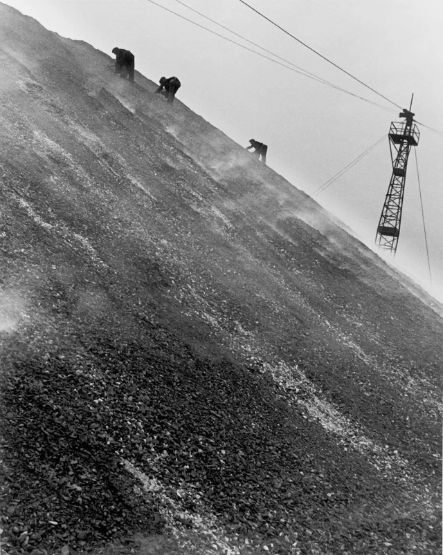 East Durham coal searchers, Bill Brandt, 1937