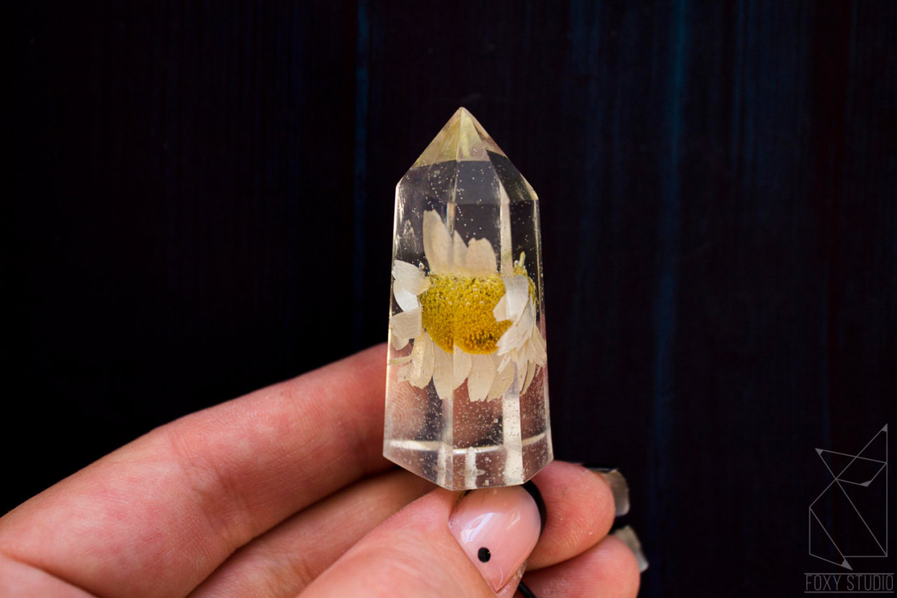 culturenlifestyle:  Exquisite Jewelry Made From Real Flower &amp; Crystals by 