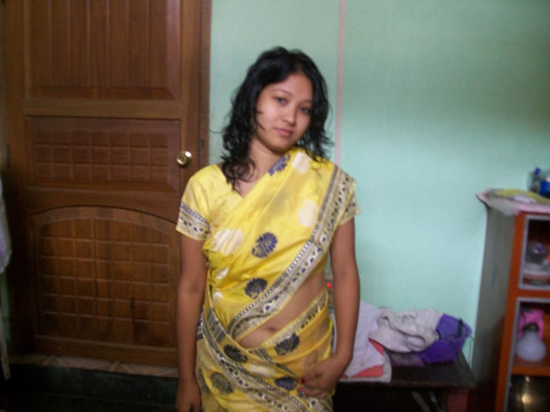 roythebull:  One of my indian   fan summitted me his wife’s pictures.. She soooooo
