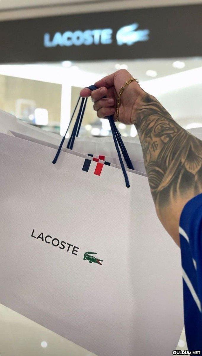 Lacoste'ta fiyatlar dibe...