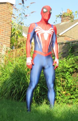 Lycladuk:  Cycleracer:  Few More Shots Of The New Suit In The Garden.  Sunlit Spidey