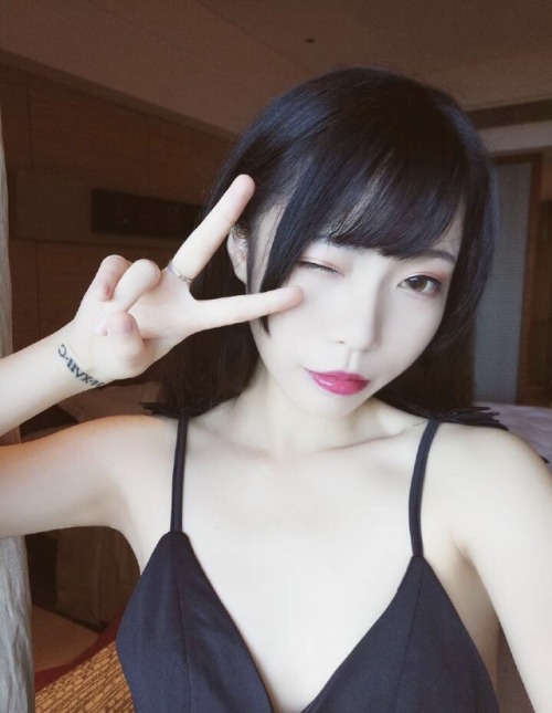 aiiuv: 听说你们要吃掉本宝宝 小❤️❤️都不给我了.我今天吃好多好次的 还有偷偷告诉你们一件事办理永久会员可以享受你在这里看不到的东西解锁一对一单独视频✌️