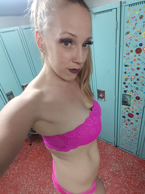 stripper-locker-room:  https://www.instagram.com/ninagreeneyesbanks/