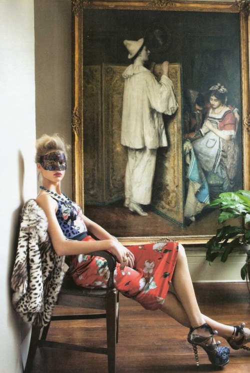 Keke Lindgard with painting in “Mezcla Valiente” for Vogue España, April 2010. Photograph by Arthur 