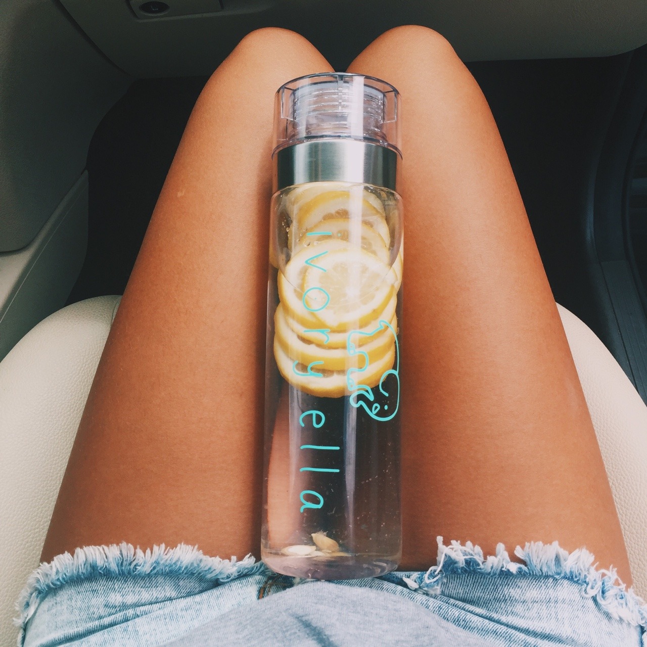 shopivoryella:  Who likes our mint water bottles? ☺️💧💕 