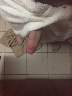 gorubyourself:  Jerked off in the locker room for an old grandpa yesterday. Gave him a huge cum shot, should have gotten pictures of that. 