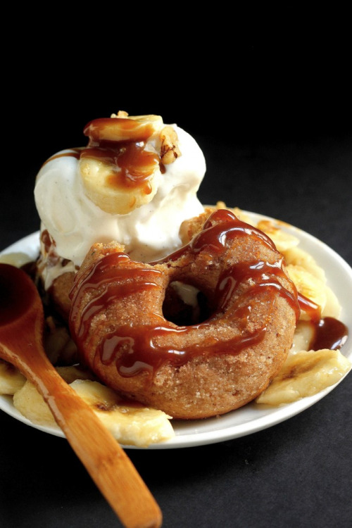 verticalfood:  Brown Butter Snickerdoodle Donuts à la mode with Bourbon Salted Caramel, Walnuts, and Bananas 