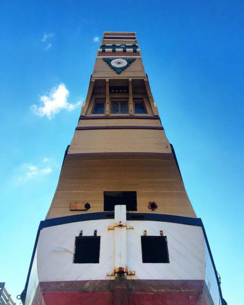 The rear of the #mayflower saying goodbye to the old world with its beautiful white flower. #seaport