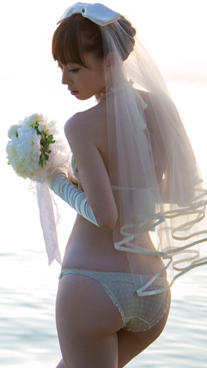 eastcentury:  Rina Akiyama,秋山莉奈