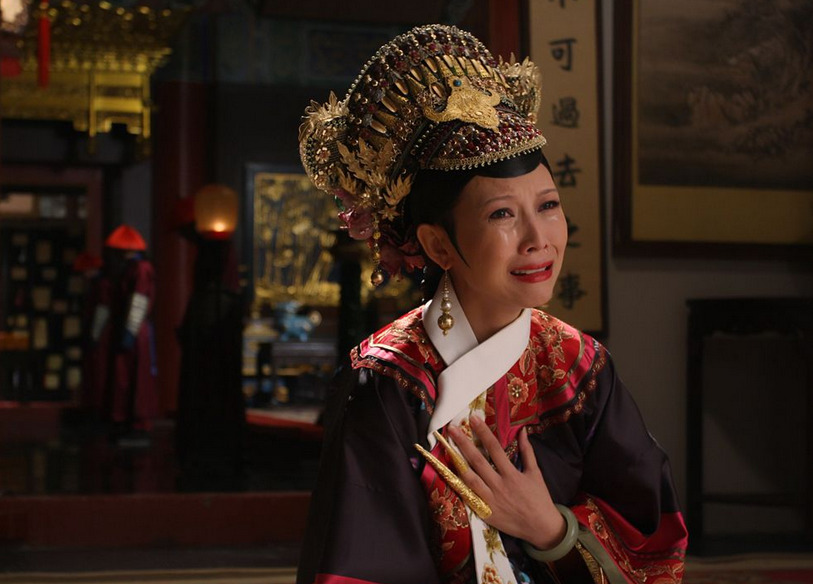 pyongland:   Ada Choi as Empress. Pure awesome. Her costumes and golden head pieces