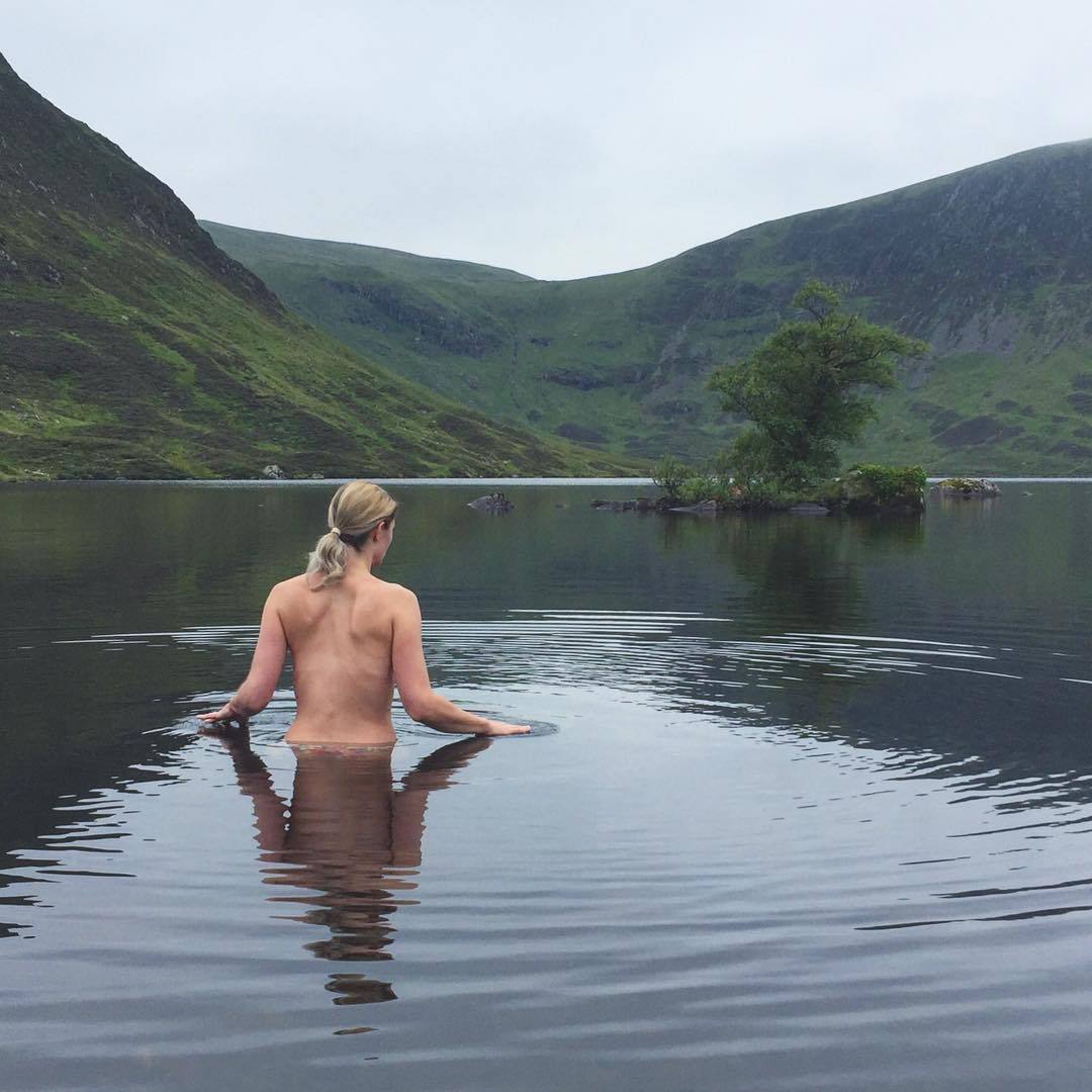 naturalswimmingspirit:  thevastwilderness Loch Skeen with 16°C is enough for a swim