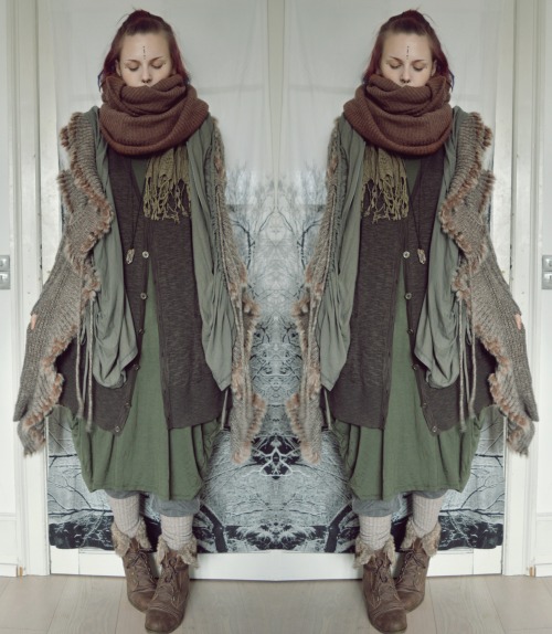 mai-magi: ☽♀ Vølve ♀☾ Green dress from JA Everything else is thrifted Fall is here and there&