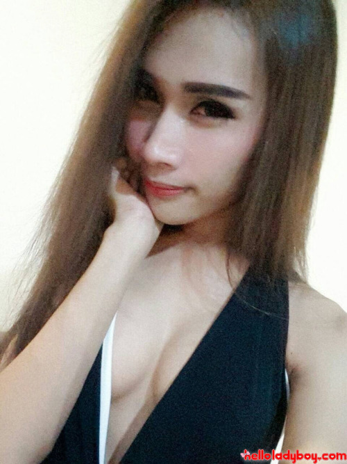 helloladyboys:  Cake is a sexy shy ladyboy with long legs and a great smile and she loves dressing up to go to the bars to meet guys. 