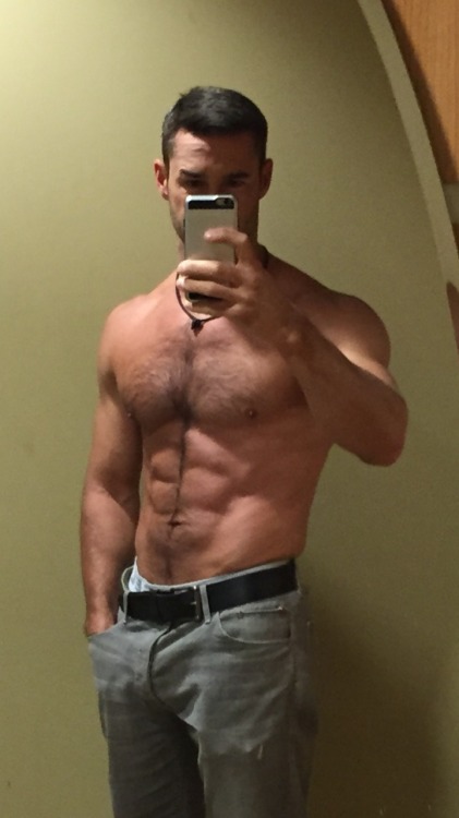 hairybod59:  (via Guys with iPhones) 