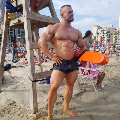 bigmusclestuds:Dani Kaganovich being a total stud at the beach