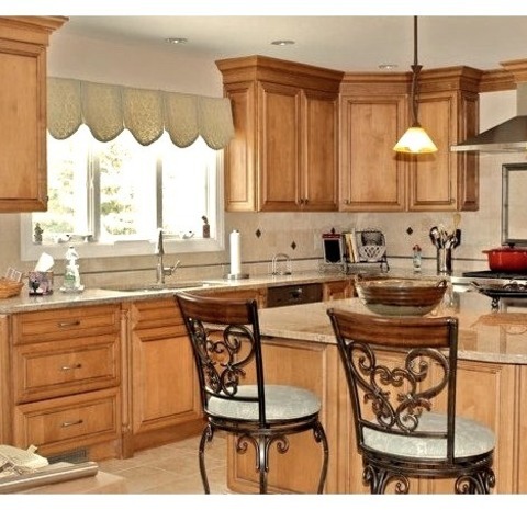 Kitchen Enclosed Example Of A Large Classic L-shaped Ceramic Tile Enclosed Kitchen Design With An Undermount