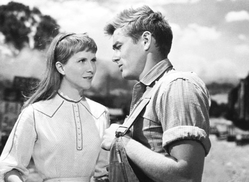 Julie Harris and James Dean in East of Eden (Elia Kazan, 1955)