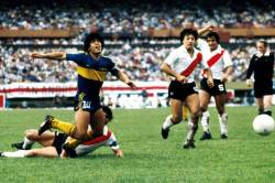 classicplayers:  Passarela x Maradona - River