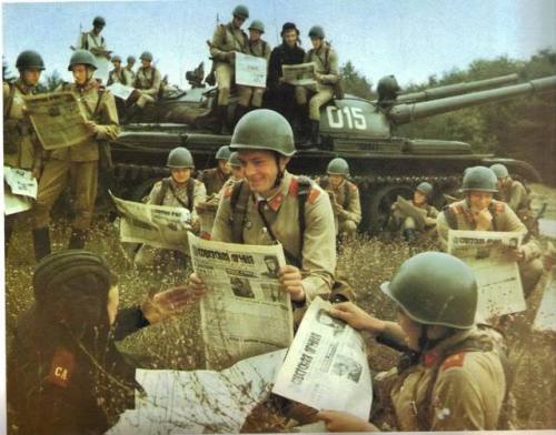 partisan1943:Soviet soldiers taking a break from military exercises.