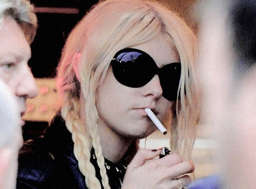 dearmomsen-deactivated20150515:  Cigaretts 