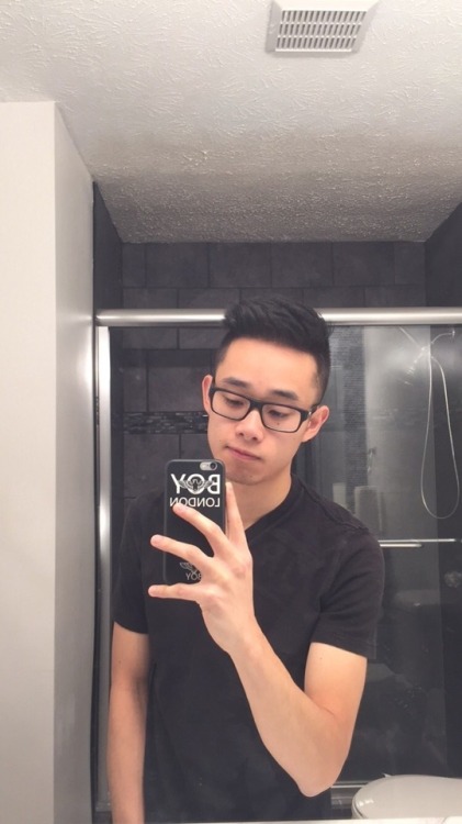 10topflexbtm10: otokim95:  jackd-myx: Gotta catch em all! Slutty  Nerdy twink