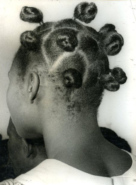 alubarika:J.D. Okhai Ojeikere was a Nigerian photographer known for his works on numerous hairstyles found in Nigeria. ‘Hairstyles’ is his most known collection depicting the unique image of the African woman.