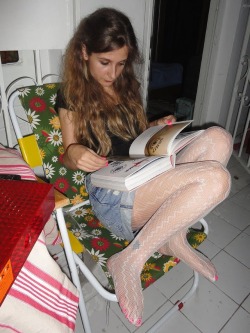 More tights : https://pantyhose-magazine.tumblr.com/archive