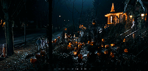 vivienvalentino:  …to celebrate the magical night of Halloween, the one night a year where we can pretend to be the scariest thing we think of.  TRICK ‘R TREAT2007, dir Michael Dougherty