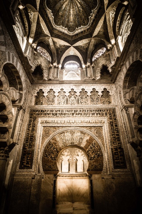 danielalfonzo:Scenes from within the Mosque of Cordoba, Spain. February 2014.