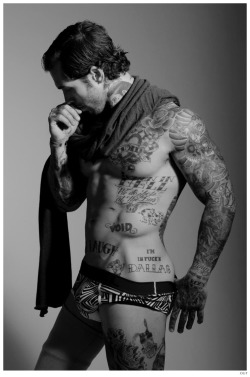 louallmost:  Alex Minsky para OUT Magazine.