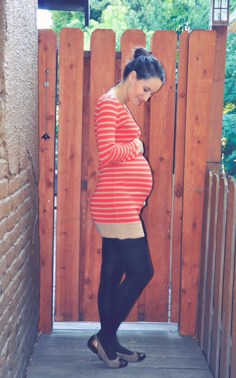 phregnant:Cheeky maternity style: striped dress Follow my new blog with pics of pregnant women’s wea