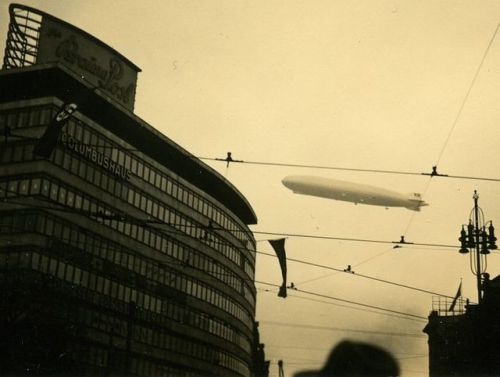 rosswolfe: Graf Zeppelin over the Columbushaus at Potsdamerplatz