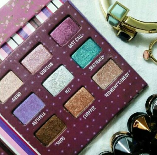 UD Wallpaper Shadow BoxDespite a massive amount of eyeshadow palettes currently on the market, the U