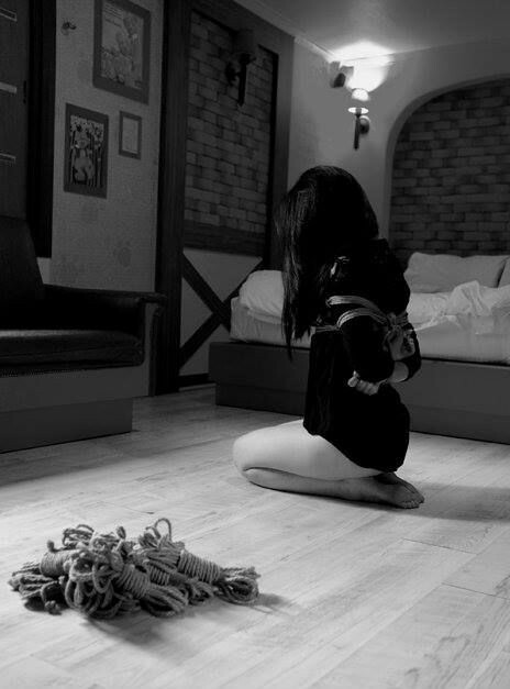 mr-doll-collector:Ropes make dolls pretty.