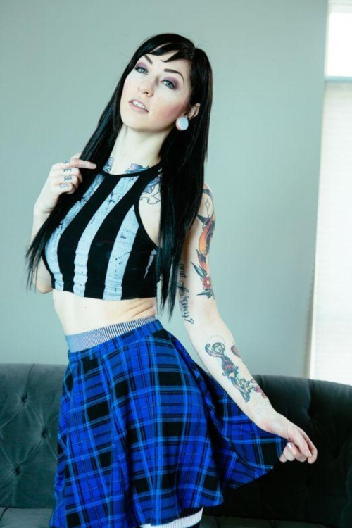 Porn past-her-eyes:  LittlePrincessRae Suicide photos